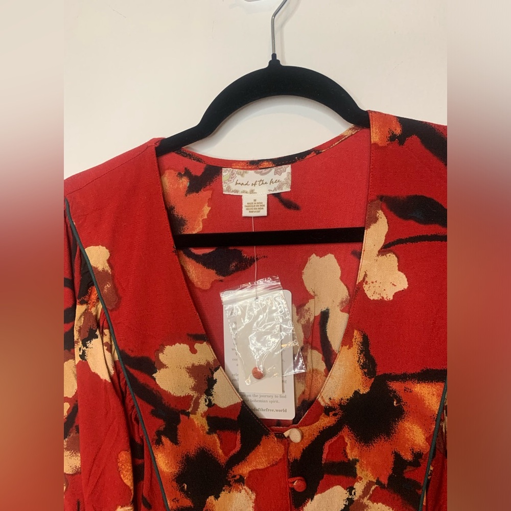 NWT BAND OF FREE FLORAL LONG SLEEVE DRESS - Picture 4 of 5